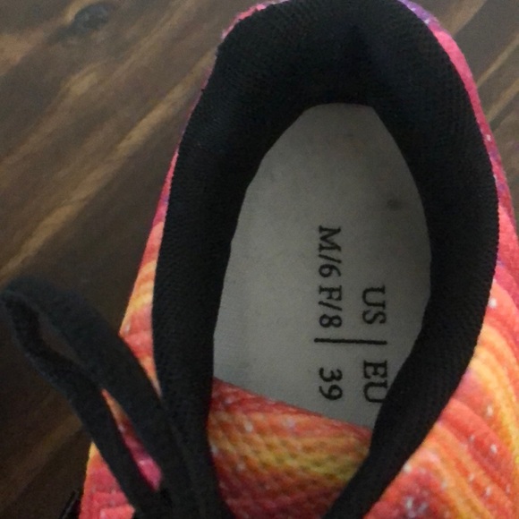 Shoes - Picture 3 of 4